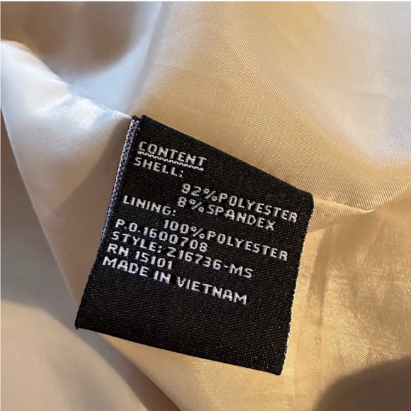 Jones New York Tan Trench Coat Jacket, size Medium π§₯ - Picture 9 of 13